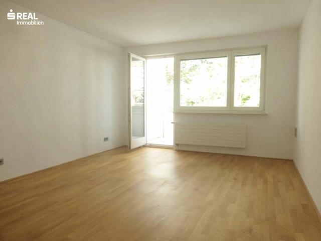 Tolle Familien Wohnung: 3 Zimmer mit Loggia und Grünblick nahe Wolfrathplatz