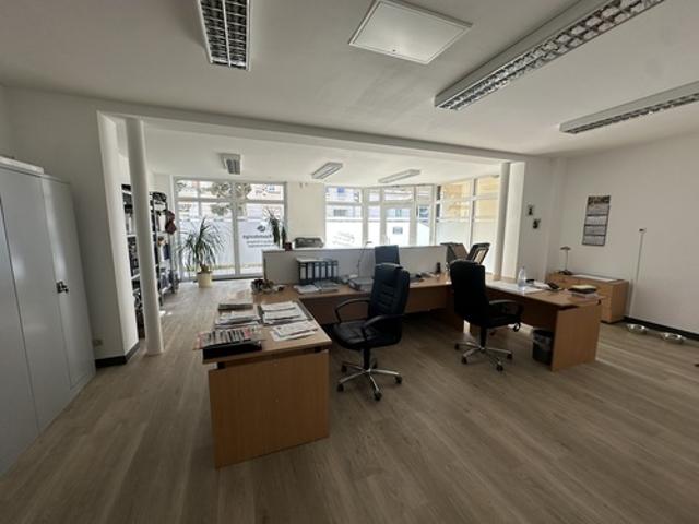 Tolle Gewerbefläche mit barrierefreiem Zugang, Fußbodenheizung und Stellplätzen in gut frequentierter Lage von Gera!