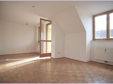 Tolle helle 3 Zimmer Wohnung, 6 Monate halbe Miete, 2 SZ, Balkon, Parkplatz, Keller