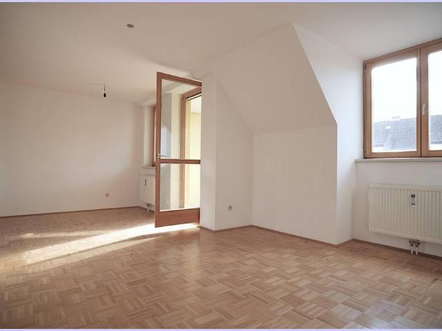 Tolle helle 3 Zimmer Wohnung, 6 Monate halbe Miete, 2 SZ, Balkon, Parkplatz, Keller
