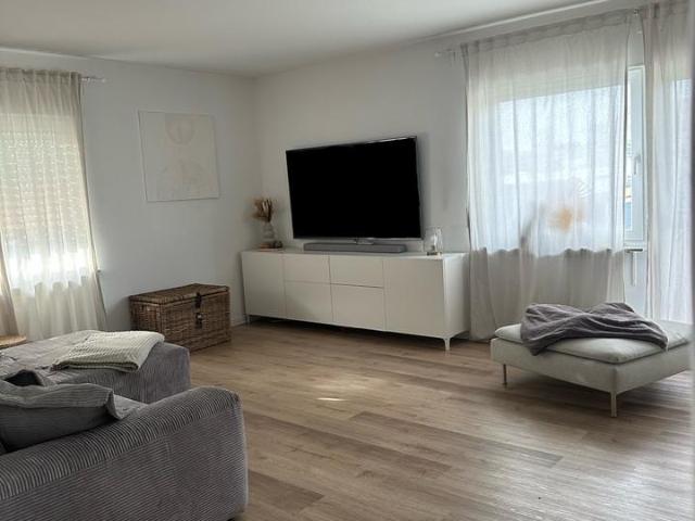 Tolle Kapitalanlage mit Gewerbeeinheit, Stellplätze und Garten