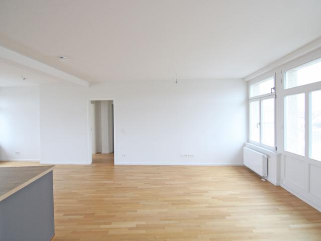 Zauberhafter Erstbezug: lichtdurchflutete und frisch modernisierte Altbauwohnung mit Balkon!