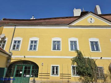 Tolle Lage – eigenwillige 3 Zimmer Altbau Wohnung für 1 2 Personen