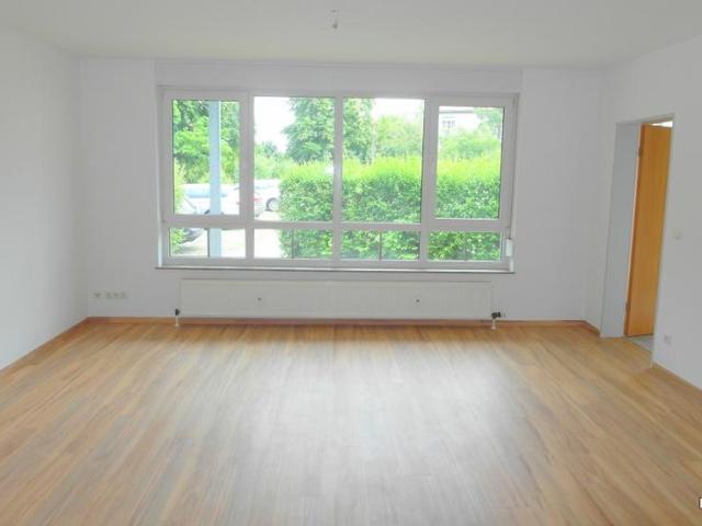 Tolle Lage in Weinböhla: 2 Zimmer Wohnung im Erdgeschoss mit sep. Küche, Badewanne u. PKW Stellplatz