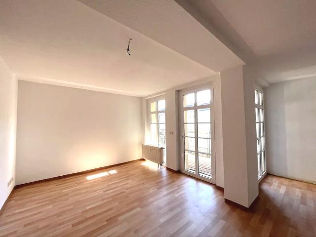 Toller Ausblick – Große, helle & ruhige 1 Raum Whg. m. Balkon & Aufzug