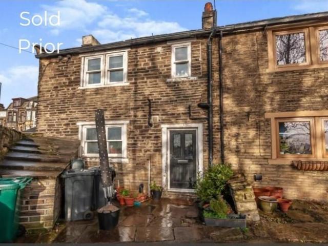 Toller Lane, Bradford, West. 2 bed cottage to rent £760 pcm £175 pw