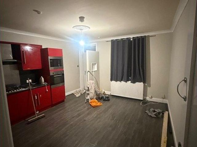 Toller Lane, Bradford BD9, 2 bed terraced house to rent, £825 pcm | PrimeLocation