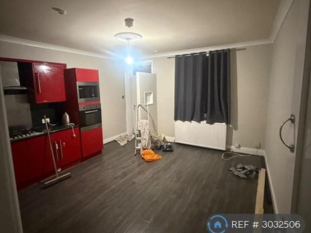 Toller Lane, Bradford, BD9 2 bed terraced house to rent £825 pcm £190 pw