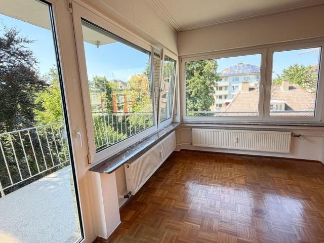 Toller Schnitt, Blick ins Grüne, saniert und mitten in der Stadt.