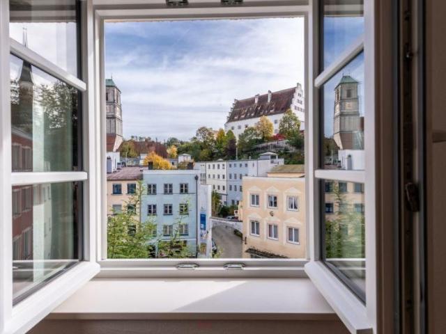 Tolles 1 Zimmer Appartement mit Schreiner Einbauküche und Terrasse mitten in der Altstadt!