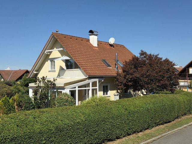 Tolles Anwesen mit Wintergarten und Poollandschaft sowie einer kleinen Teichanlage samt Garten in sonniger Ruhelage an einer Sackgasse