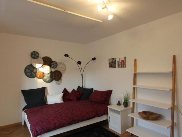Tolles gepflegtes möbliertes Zimmer in Studenten WG