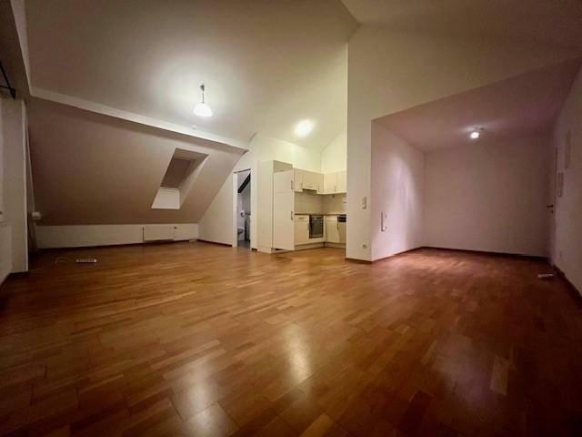 Tolles Loft mit Balkon verfügbar ab Oktober 2026
