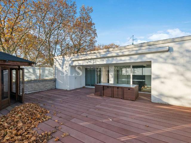 Tolles Penthouse mit großer Dachterrasse, eigenem Schwimmbad im Keller und Sauna
