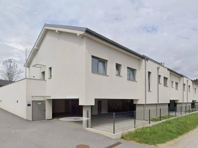 Tolles, räumlich gut eingeteiltes Reihenhaus mit Eigengarten, Dachterrasse und zwei Garagenplätzen