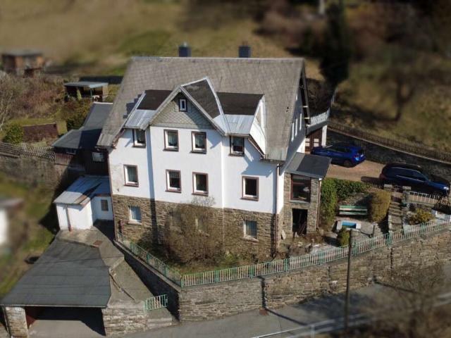 Tolles Zweifamilienhaus mit Blick ins Grüne!