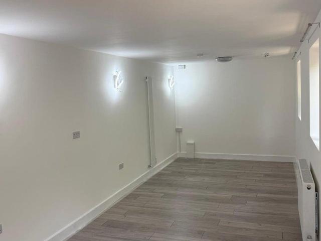 Tollhouse Lane, Wallington SM6 8 bed house to rent £12,500 pcm £2,885 pw