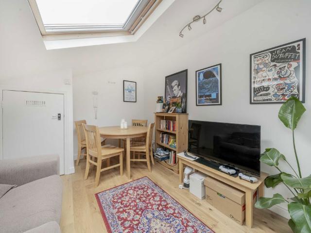 Tollington Park, London N4, 2 bed flat to rent, £2,300 pcm | PrimeLocation