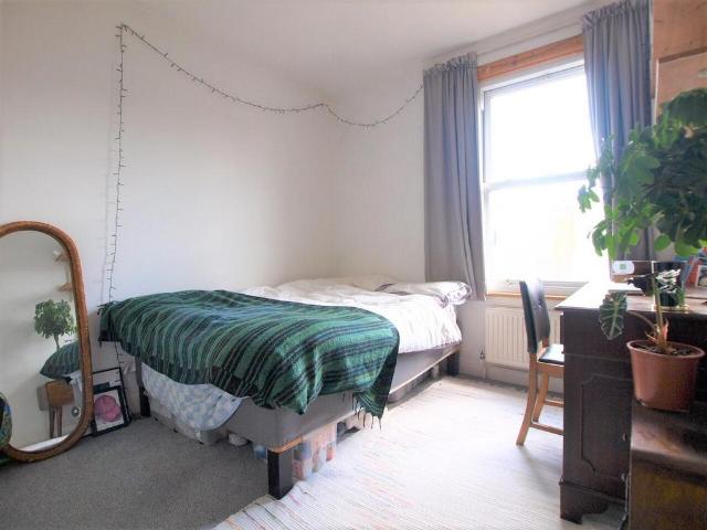 Tollington Park, London 2 bed flat to rent £2,350 pcm £542 pw
