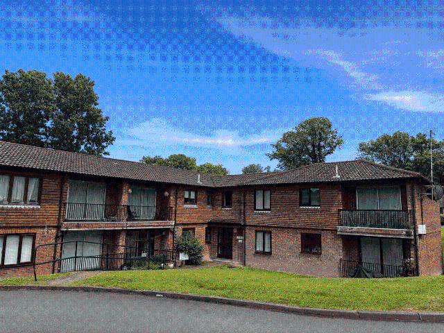 Tollwood Park, Crowborough TN6, 2 bed flat to rent, £1,250 pcm | PrimeLocation