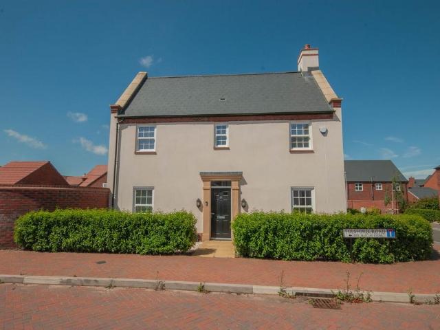 Tolsford Road, Houlton, Rugby, CV23 3 bed semi detached house to rent £1,650 pcm £381 pw