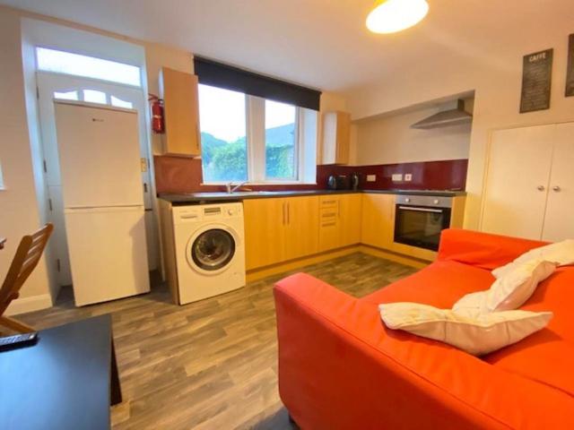Tolsons Yard, Huddersfield HD5 2 bed house to rent £1,040 pcm £240 pw