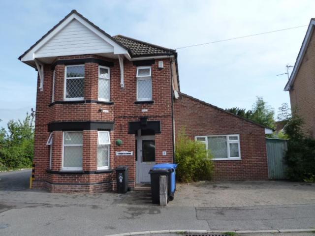 Tolstoi Road, Poole, Dorset, BH14 1 bed in a house share to rent £615 pcm £142 pw