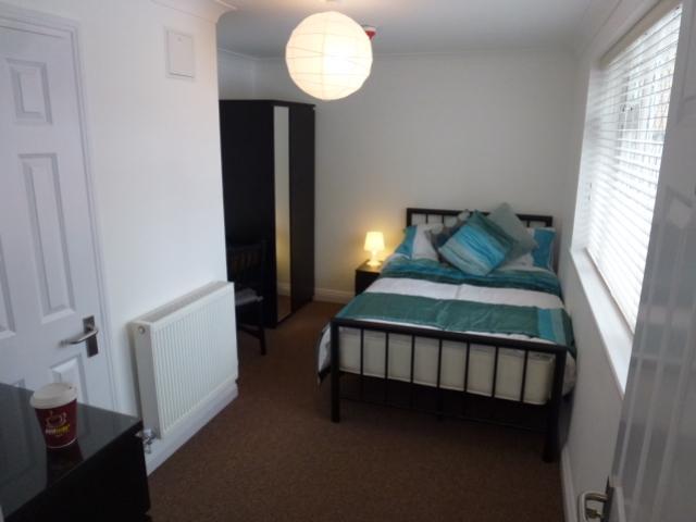 Tolstoi Road, Poole, Dorset, BH14 1 bed in a house share to rent £630 pcm £145 pw