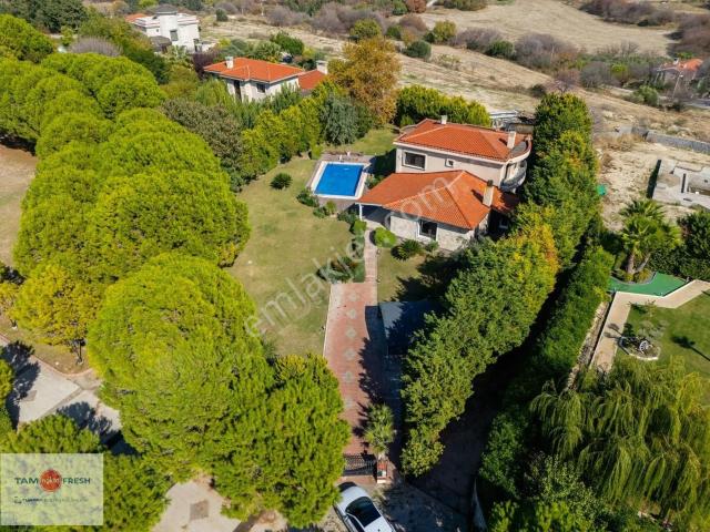 Toptepe'de Nezih Sitede Kiralık Tam Müstakil Havuzlu Villa.