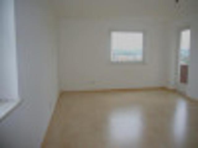 TOP 3 Zi. Wohnung mit Balkon u. EBK in Mainaschaff
