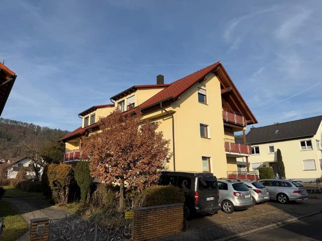 TOP! 3 Zimmer DG m. Balkon! Einbauküche ! sehr gepflegt ! beste Dämmung ! ruhige Wohnlage!