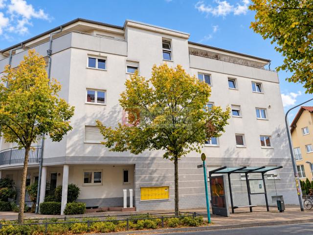 Top! 3 Zimmer Wohnung mit Balkon, Einbauküche und TG Stellplatz
