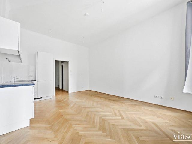 TOP 11 I 1 Zimmer I 1. Stock I Fischgrätparkettboden I Komplettküche