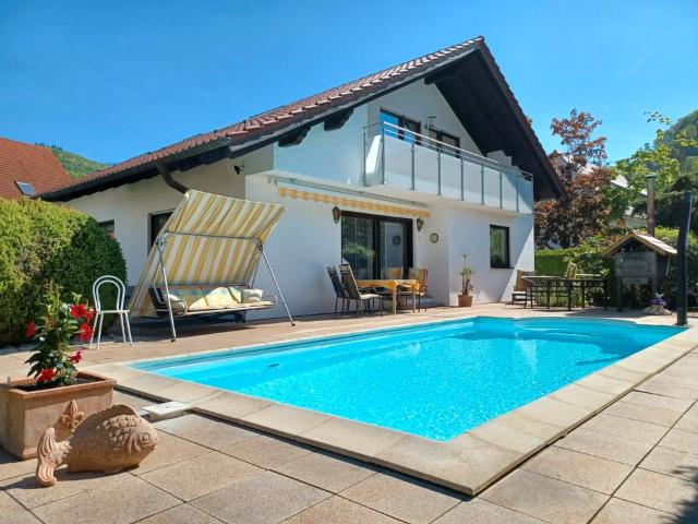 Top 1 2 Familienhaus mit Pool