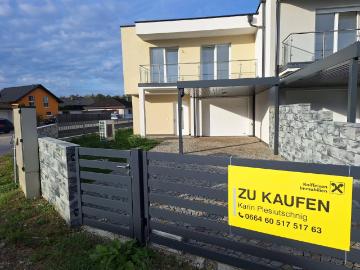 Top 1 Drei Reihenhäuser stehen zum Verkauf