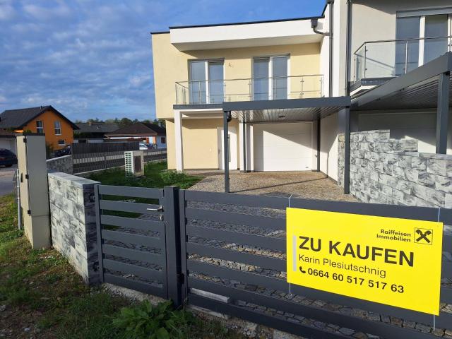 Top 1 Drei Reihenhäuser stehen zum Verkauf