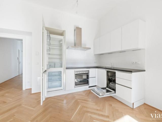 TOP 21 I 2 Zimmer I 3. Stock I Fischgrätparkettboden I Komplettküche