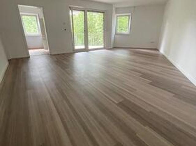 Top 2 Zimmer Wohnung mit Balkon und Einbauküche