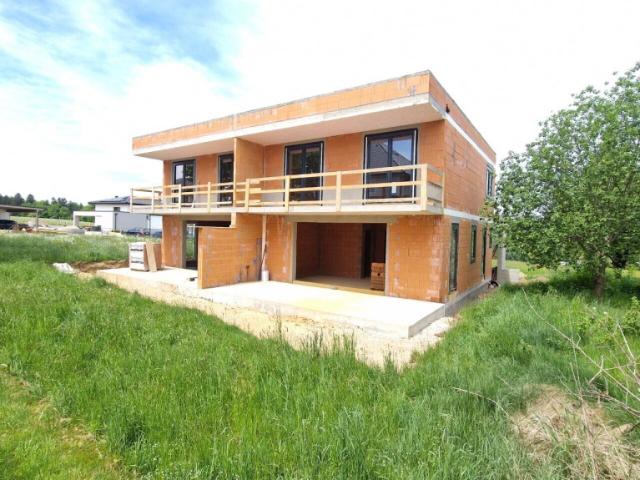 Top 2! Belagsfertige, moderne Doppelhaushälfte mit 2 Carportstellplätzen, 4 Zimmer, 2 Terrassen, Balkon, Eigengarten!