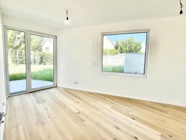 TOP 2 | DREI ZIMMER WOHNUNG MIT RUNDUM LIEGENDEM GARTEN