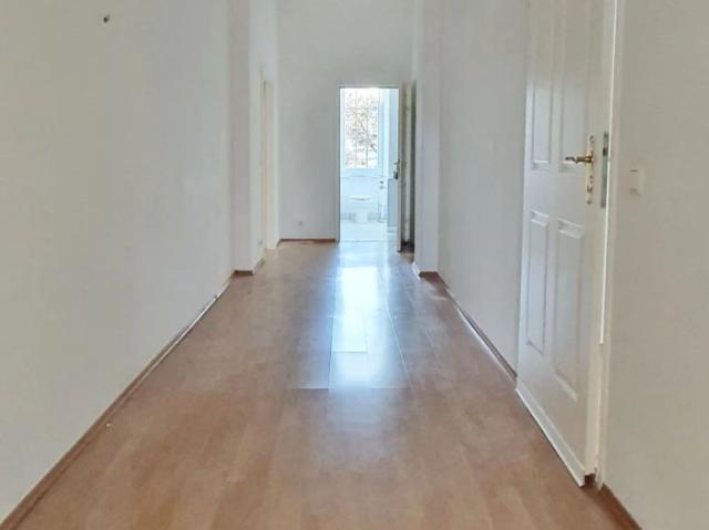 Top 7 3 Zimmer Wohnung in Villa zuzüglich Heizung