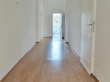 Top 7 3 Zimmer Wohnung in Villa zuzüglich Heizung