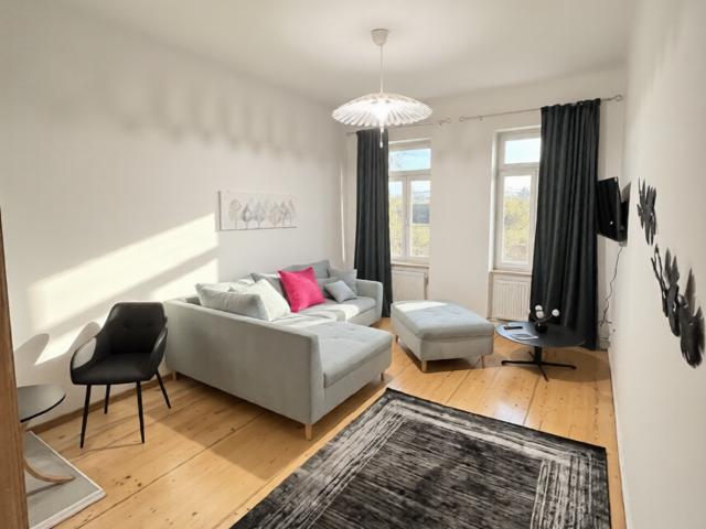 Top! 4 furnished rooms, quiet and bright. Only 9 min. to the city center/central train station & 10 min. to the Highway
