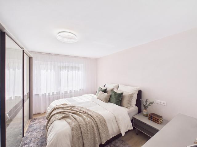 Top Chance! Renovierte 2 Zimmer Wohnung, überdachter Balkon, EBK, sep. WC, TG Platz, Aufzug, Keller