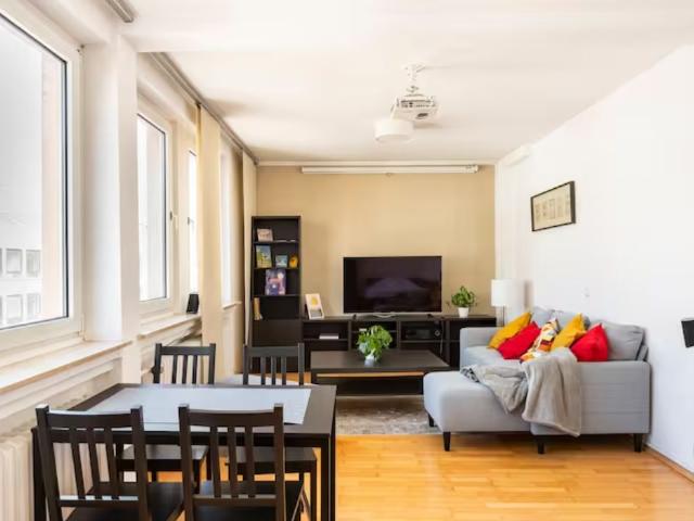 Top City XL Apartment, 1 Bedroom & partial Cathedral View