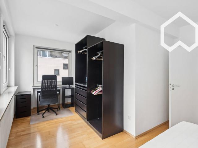 Top City XL Apartment, 1 Bedroom & partial Cathedral View, Koln Amsterdam Apartments for Rent