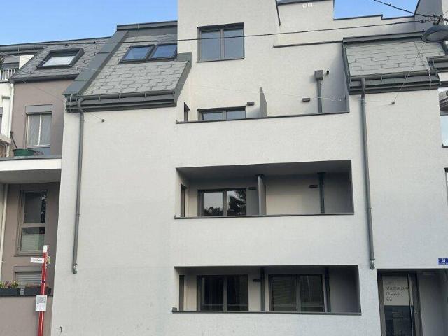 Top Anbindung 5 Minuten zur U6 Perfekta Strasse, sonnige Loggia