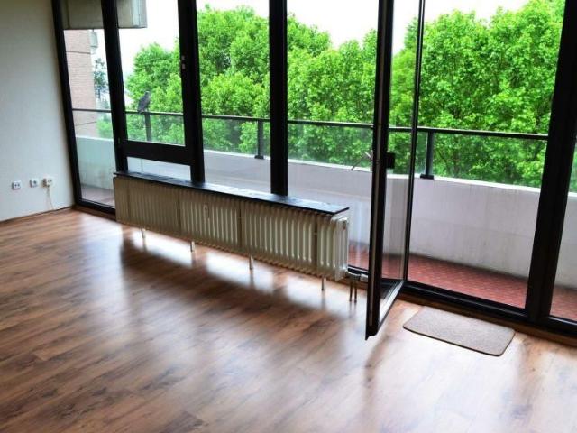TOP Angebot: geräumige 2 Zimmer mit Balkon frisch renoviert