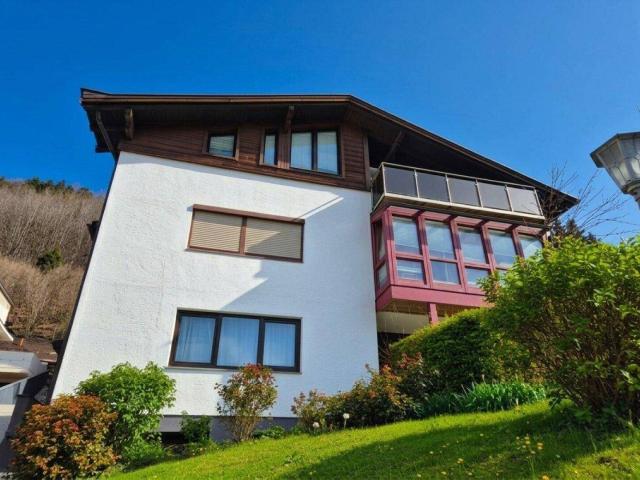 Top Anlageobjekt ! Schönes großes Haus mit 3 parifizierten Wohnungen