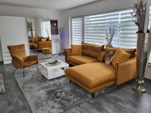 Top apartment approx. 72sqm for temporary rent, parking at the house, all inclusive
